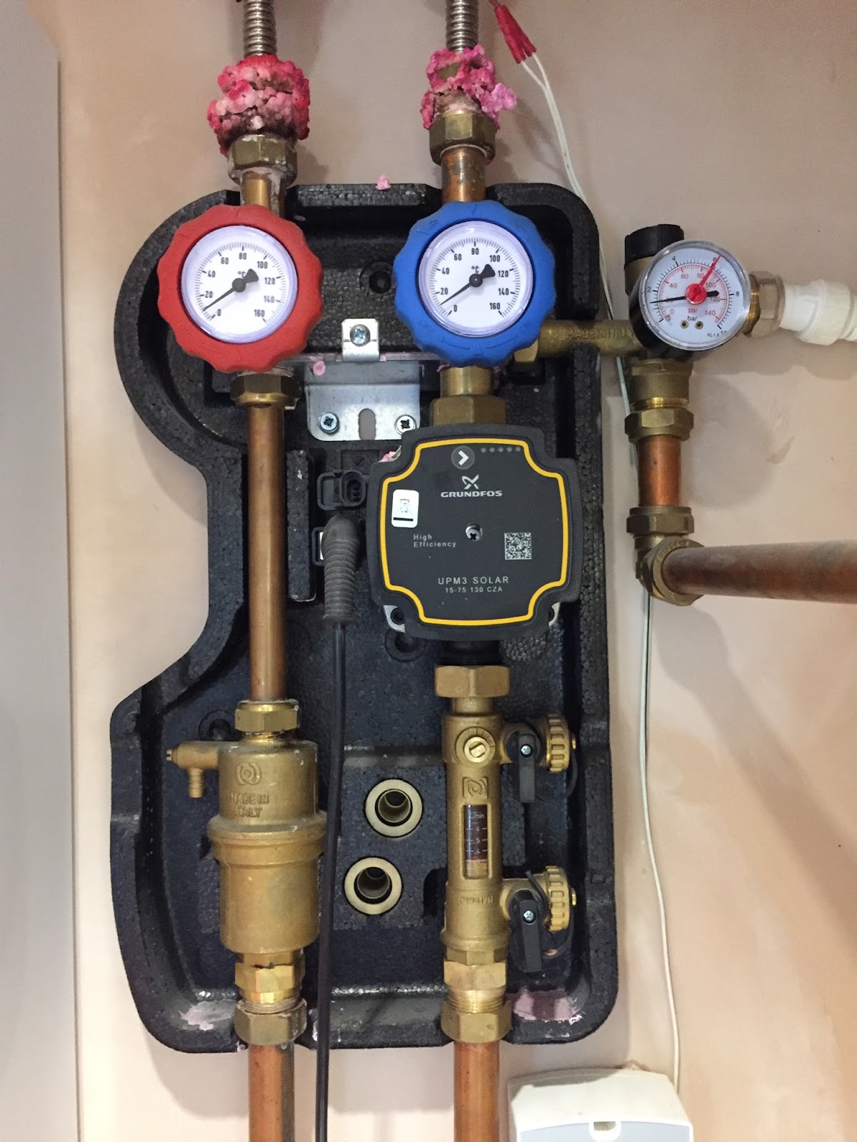 Heating pump station with copper pipework