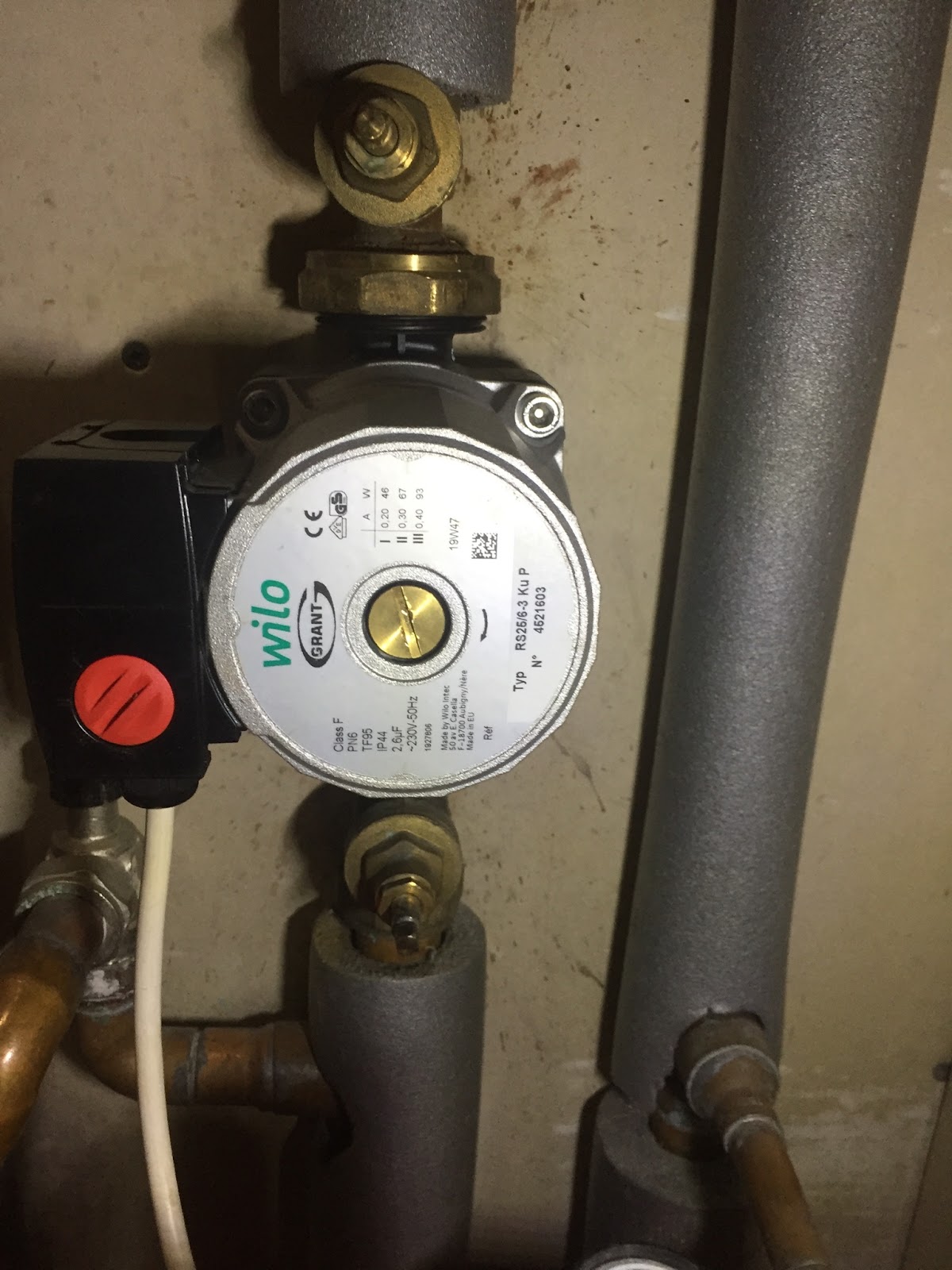 Central heating circulation pump installation