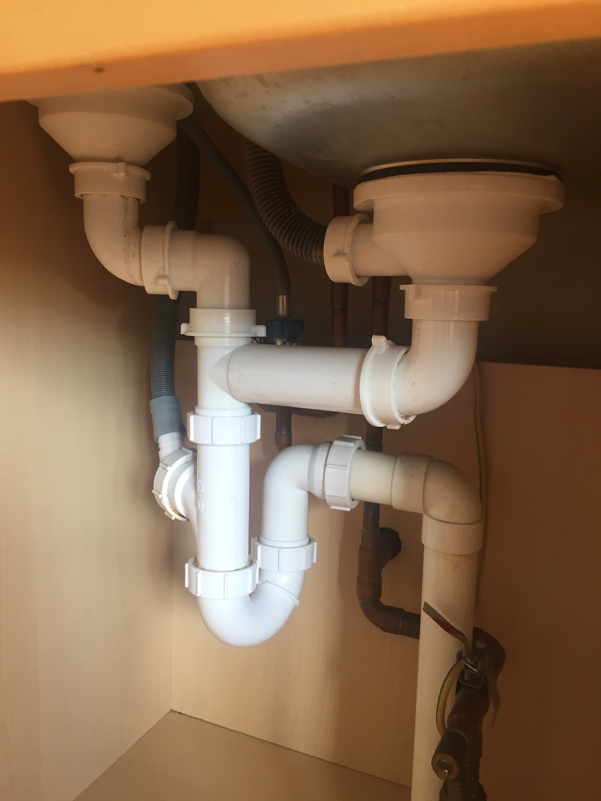 Tidy under-sink waste plumbing